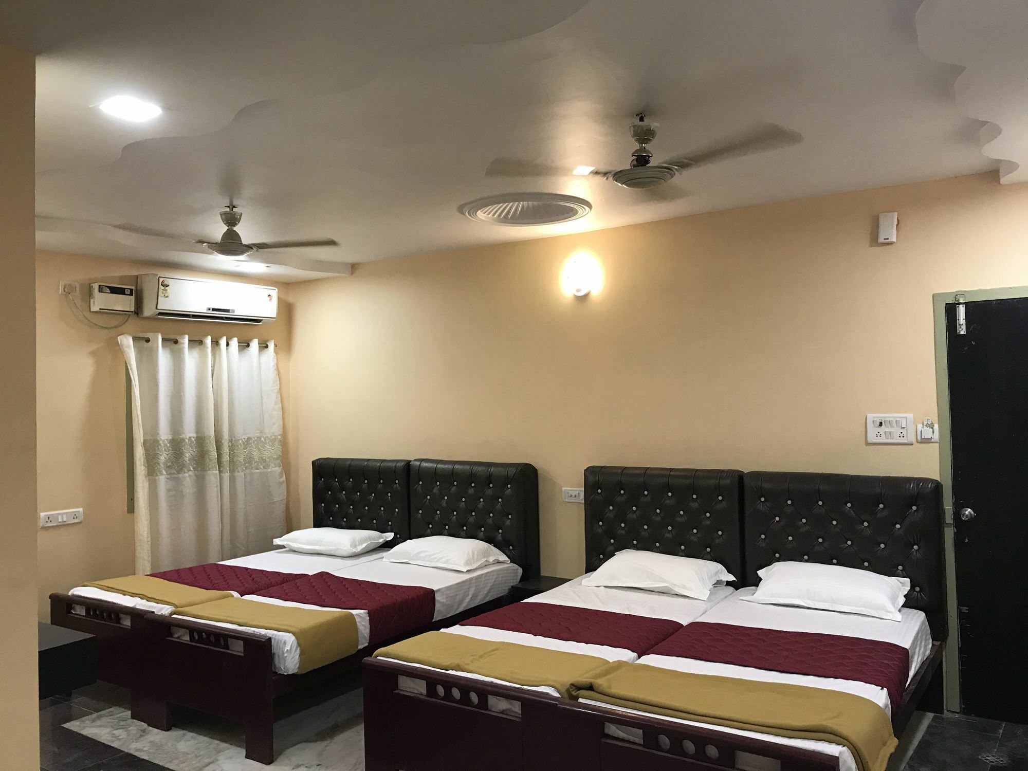 Royal Palace Marina Chennai Exterior photo